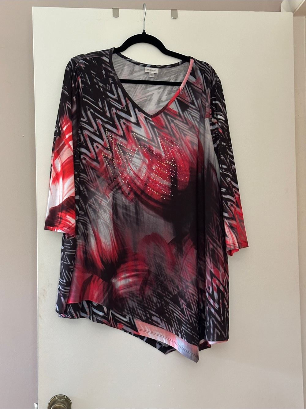 66. Avenue Rhinestone V-neck